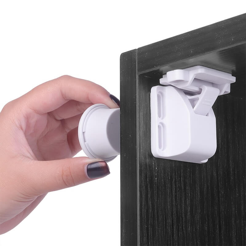 incuietoare-edman-magnetic-safety-lock-magnetica-pentru-sertar-si-usa-de-dulap-set-4-bucati-1-cheie-edshop-romania